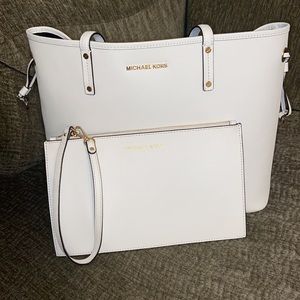 WHITE Micheal Kors tote💕